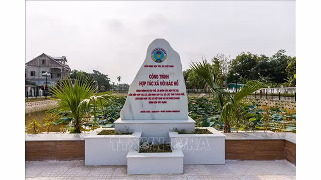 L’ouvrage « Les Coopératives avec l'Oncle Hô » est financé par l'Union des Coopératives du Vietnam.