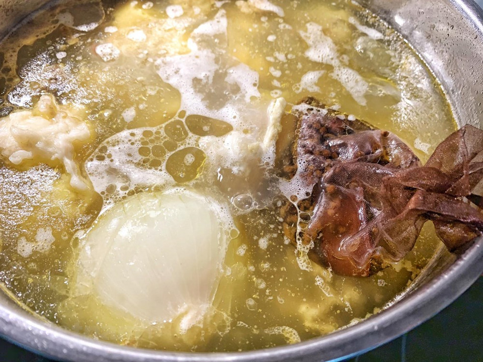 Le pho vietnamien (soupe de nouilles à la viande de bœuf ou de poulet) est l'un des plats les plus sains et les plus délicieux du pays. Le bouillon nutritif contient de nombreuses épices aux effets antioxydants. Le pho vietnamien s'affirme de plus en plus dans le monde entier. Où qu’il soit servi, le pho vietnamien séduit toujours les gastronomes. Ce plat célèbre est apparu sur les table des milliers de journalistes internationaux lors du 2e Sommet Etats-Unis – République démocratique populaire de Corée en février dernier à Hanoï. Photo : Vietnamplus