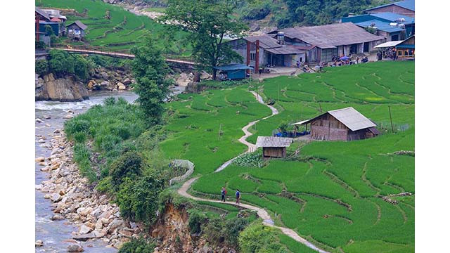 Les visiteurs peuvent passer toute la journée pour marcher le long du ruisseau Muong Hoa...