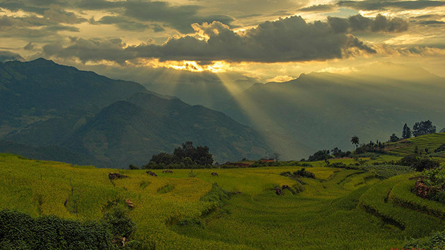 Le coucher de soleil à la commune frontalière d’Y Ty est expérience exceptionnelle et que les visiteurs ne doivent pas manquer d’admirer. S’ils arrivent à la bonne heure, les touristes peuvent y capturer des moments inoubliables qui font penser au paradis sur terre.
