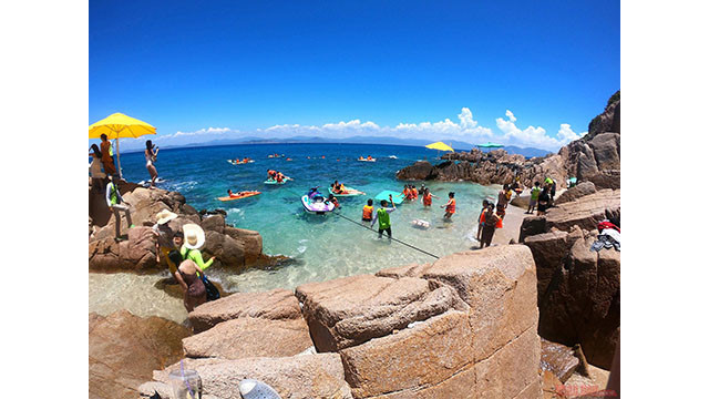 Les plus belles plages sont Bai Nho, Bai Gala, Bai Dông et Bai Nam.