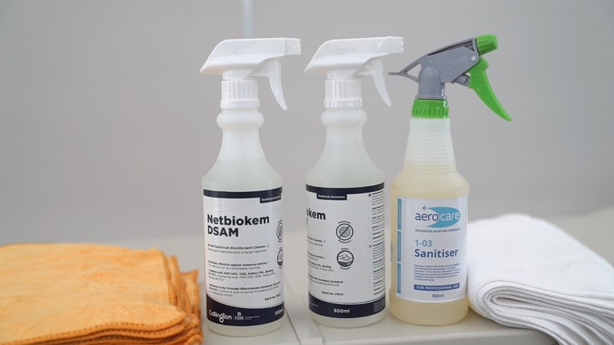 Des désinfectants approuvés par les avionneurs et les organisations médicales.