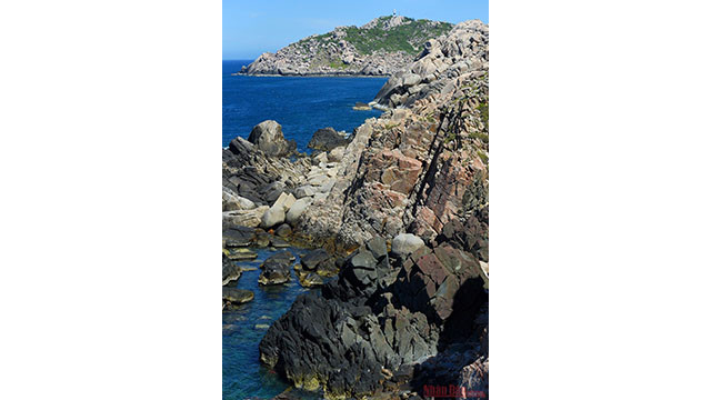 Le terrain de roche est très impressionnante grâce à une multitude de roches ayant de nombreuses formes et couleurs différentes.