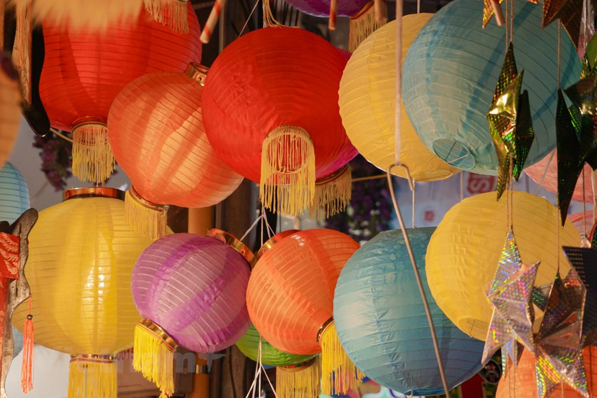 La rue Hang Ma est en pleine effervescence quelques jours avant la fête de la Mi-automne, fête traditionnelle dédiée aux enfants.