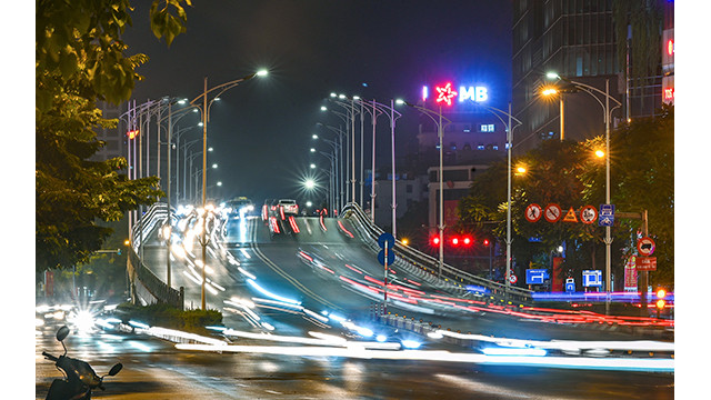 L’autopont de Liêu Giai à l'intersection Nguyên Chi Thanh - Kim Ma a été mis en chantier le 6 juin 2013, avec un investissement total de 360 milliards de dôngs. Il possède 4 voies à double sens. Ce pont est ouvert au trafic de tous types de bus. Il s'agit également du 7e auto-pont léger du centre-ville de Hanoi.