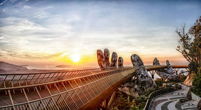 Le Pont d’or dans la zone touristique des Ba Na Hills à Dà Nang. 
