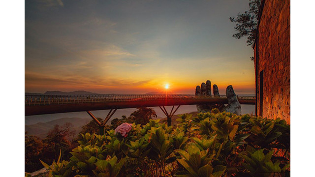 Le pont mesure 150 m de long et 12,8 m de large avec 8 travées comme point de passage du village français au jardin de Thiên Thai dans la zone touristique. Ce pont a été mis en service en 2018.