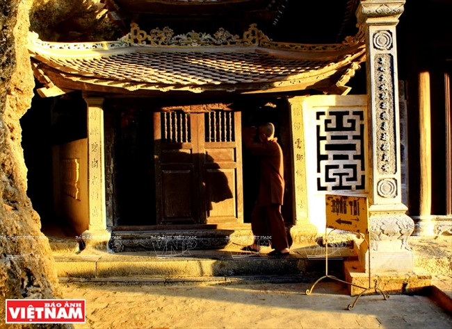 A gauche de la pagode centrale se situe une pièce dédiée au culte de Guanyin