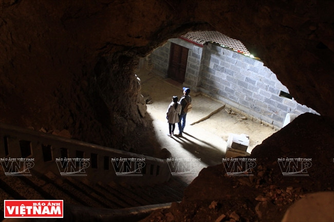 L’espace extraordinaire de la grotte Tôi (Sombre).