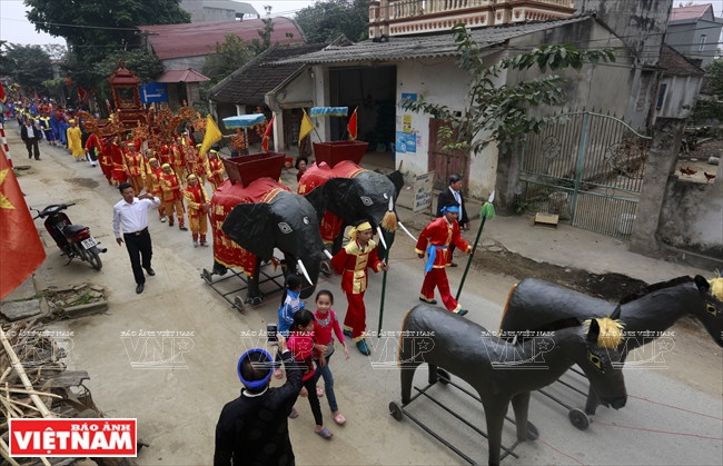 Procession autour du village.