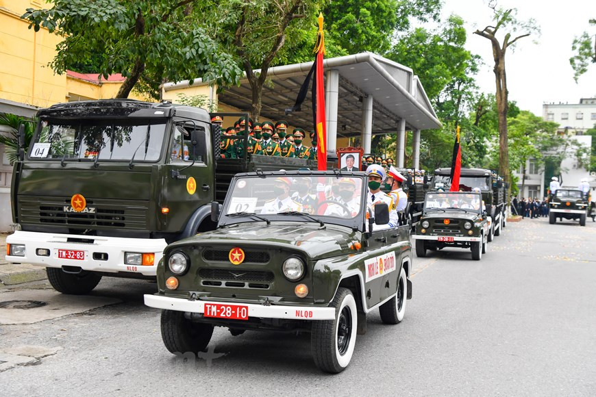 Dans son message envoyé le 8 août au secrétaire général du Parti communiste du Vietnam (PCV) et président vietnamien Nguyên Phu Trong, le secrétaire général du Comité central du Parti communiste chinois (PCC) et président chinois, Xi Jinping, a écrit : "Au nom du Parti communiste chinois, du gouvernement, du peuple chinois et personnellement, je présente mes condoléances profondes au Parti communiste du Vietnam, au gouvernement et au peuple vietnamiens. Je voudrais adresser mes condoléances à la famille du camarade Lê Kha Phiêu". Lê Kha Phiêu est un haut dirigeant exceptionnel du Parti et de l'État vietnamiens. Il a conduit le peuple vietnamien à réaliser de grandes réalisations dans le processus d’édification du socialisme et du processus de Renouveau. Photo : VietnamPlus 