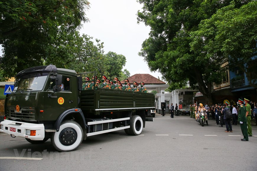 Selon Chummaly Sayasone, l'ancien secrétaire général du PCV Lê Kha Phiêu est un vieil homme révolutionnaire loyal et un officier intelligent. En tant qu'officier dans des moments difficiles et occupant de nombreux postes, mais dans n'importe quel poste, le camarade Le Kha Phieu a également accompli avec brio sa tâche. Chummaly Sayasone a remarqué que le camarade Le Kha Phieu était l'un des hauts dirigeants du Vietnam qui connaissait la Révolution du Laos et était un partisan complet pour la voie révolutionnaire et le développement du Laos. Non seulement il était directement impliqué dans le combat, connaissant la route Hô Chi Minh, le camarade Lê Kha Phiêu a également participé à de nombreuses batailles au Laos, dont à la campagne de Lam Son 719. Photo : VietnamPlus