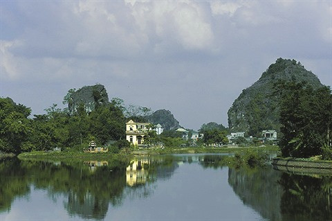 Le site de Tràng An, province de Ninh Binh (Nord), surnommé la «baie de Ha Long terrestre». 