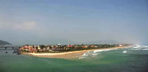 La baie de Lang Cô, province de Thua Thiên-Huê (Centre).