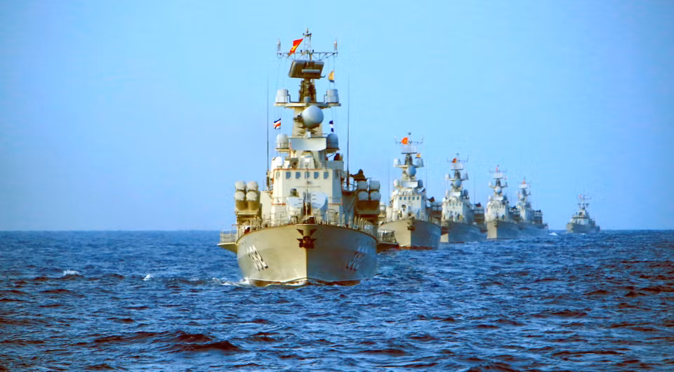 Les officiers et soldats de la brigade 167 de la Marine vietnamienne sont toujours prêts à se sacrifier pour défendre fermement la souveraineté nationale sacrée sur les îles, la mer et le plateau continental de la Patrie. Photo : VNA
