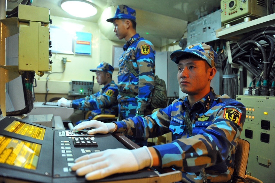 La brigade est chargée d’attaquer et de détruire des navires de surface des ennemis pour protéger la souveraineté sur la mer et les îles du pays. Photo : VNA
