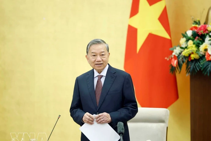 Le secrétaire général du Parti, Tô Lâm, exige de ne pas laisser les orientations du Parti se heurter à des retards de traduction législative. Photo: VNA