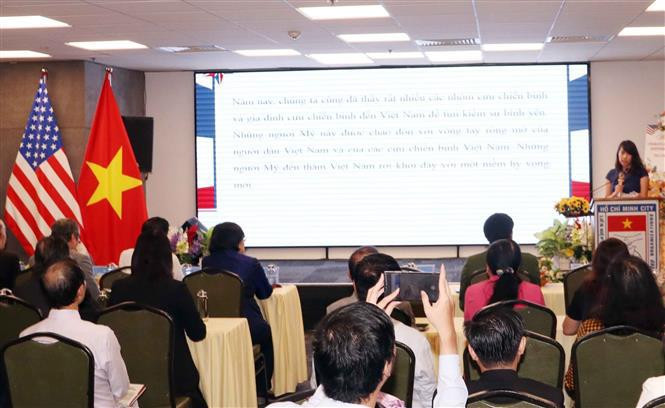 Le rassemblement organisé le 9 juillet par l’Union des organisations d’amitié de Hô Chi Minh-Ville pour marquer le 248e Jour de l’Indépendance des États-Unis. Photo: VNA
