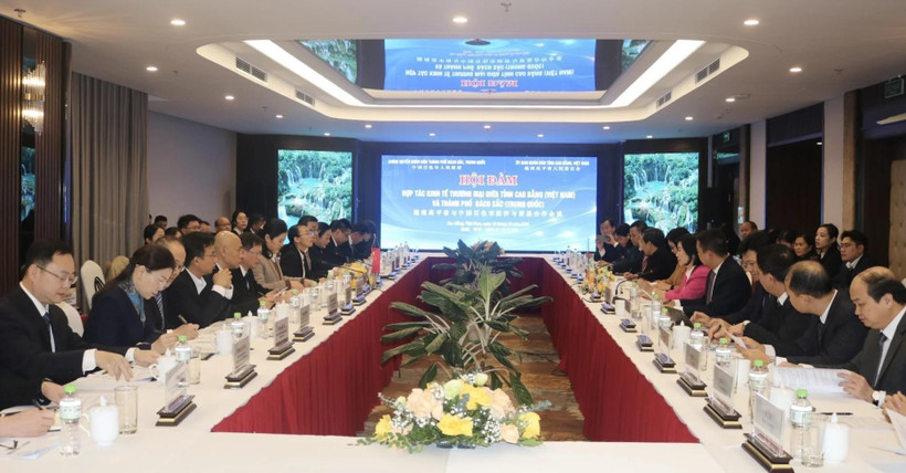 Lors des entretiens entre la province vietnamienne de Cao Bang et la ville chinoise de Baise, dans la région autonome Zhuang du Guangxi. Photo: VNA