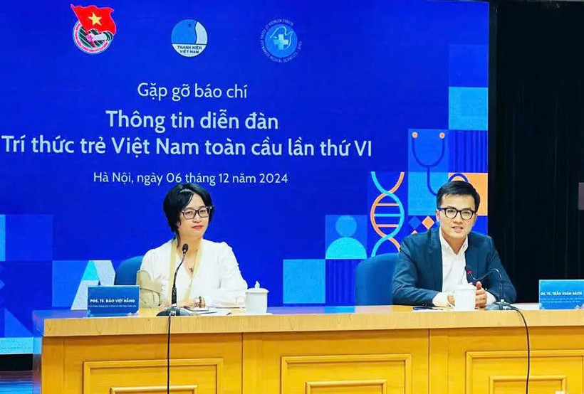 Lors de la conférence de presse sur l’organisation du 6e Forum mondial des jeunes intellectuels vietnamiens. Photo : hanoimoi.vn
