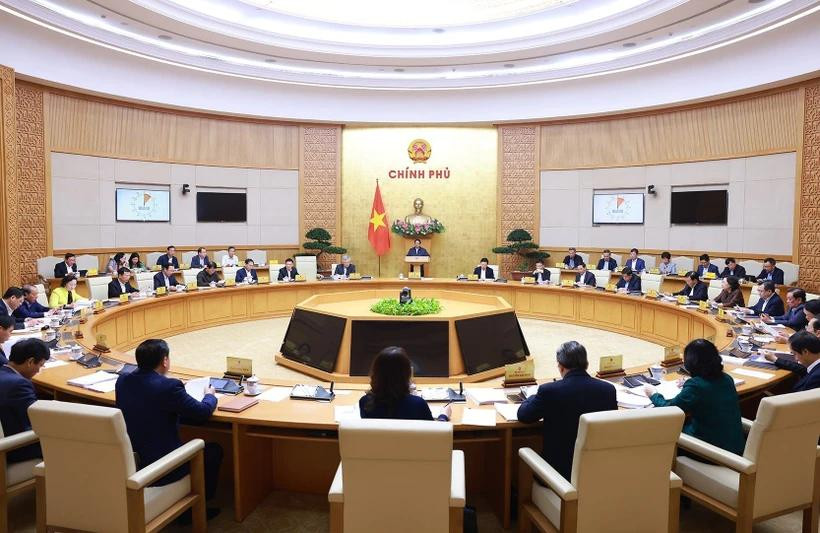Le Premier ministre Pham Minh Chinh préside la réunion mensuelle régulière du gouvernement, le 7 décembre. Photo : VNA