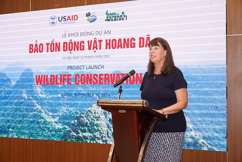 La directrice adjointe de la mission de l’USAID, Debra Mosel, s’exprime lors de l’événement. Photo : baodautu.vn