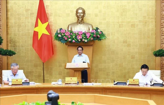 Le Premier ministre Pham Minh Chinh préside la réunion législative mensuelle du gouvernement. Photo: VNA