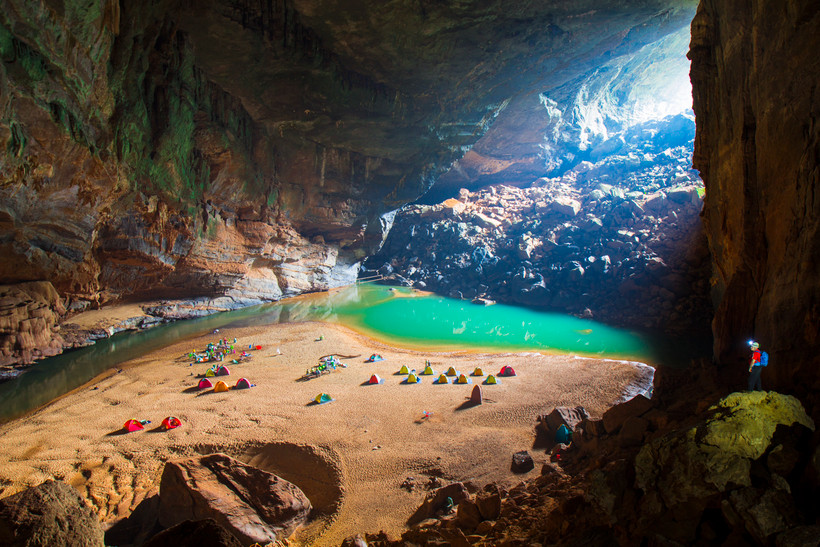 A l’intérieur de la grotte de Son Doong. Source : lucascometto.com