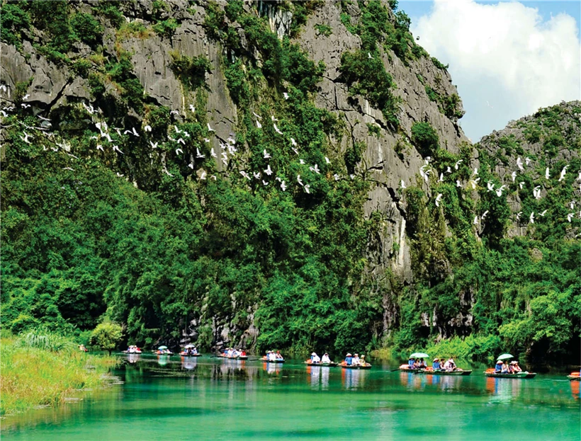 Ninh Binh agit pour réduire les déchets plastiques dans ses activités touristiques. Photo : ninhbinh.gov.vn