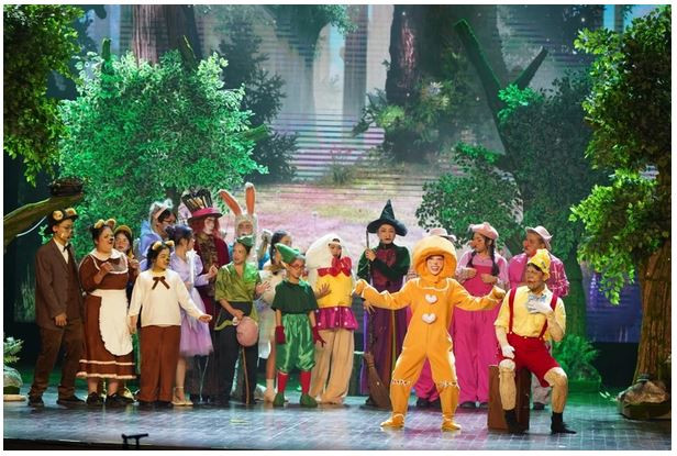Le conte de fées bien-aimé "Shrek" est prêt à enchanter le public une fois de plus avec sa toute nouvelle production, qui partira en tournée dans tout le pays. Photo: VNA