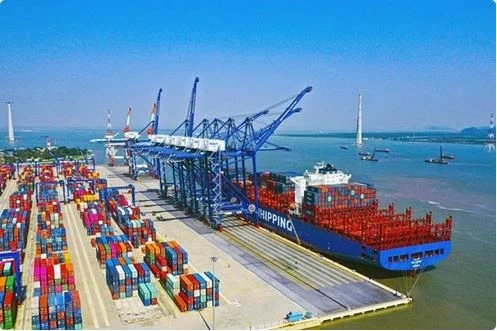 Port international de Lach Huyên, dans la ville de Hai Phong. Photo : VNA