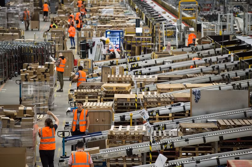 Au centre de distribution d'Amazon à Peterborough, dans le Centre de l'Angleterre. Photo : AFP/VNA