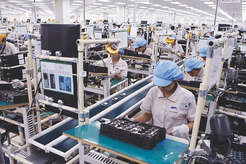 Dans l’usine de production de téléphones portables de Samsung Vietnam à Bac Ninh (Nord). Photo : VNA