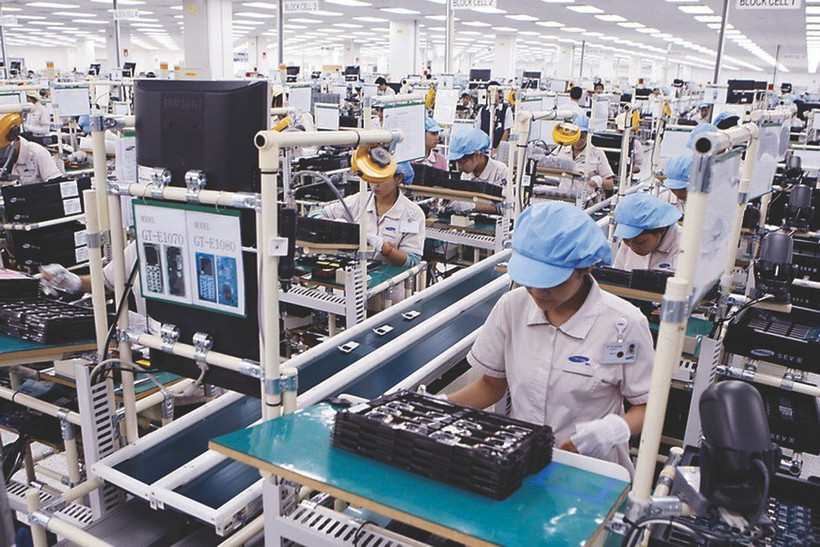 Dans l’usine de production de téléphones portables de Samsung Vietnam à Bac Ninh (Nord). Photo : VNA