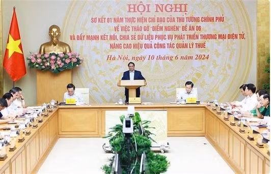 Le Premier ministre Pham Minh Chinh lors de la conférence. Photo:! VNA
