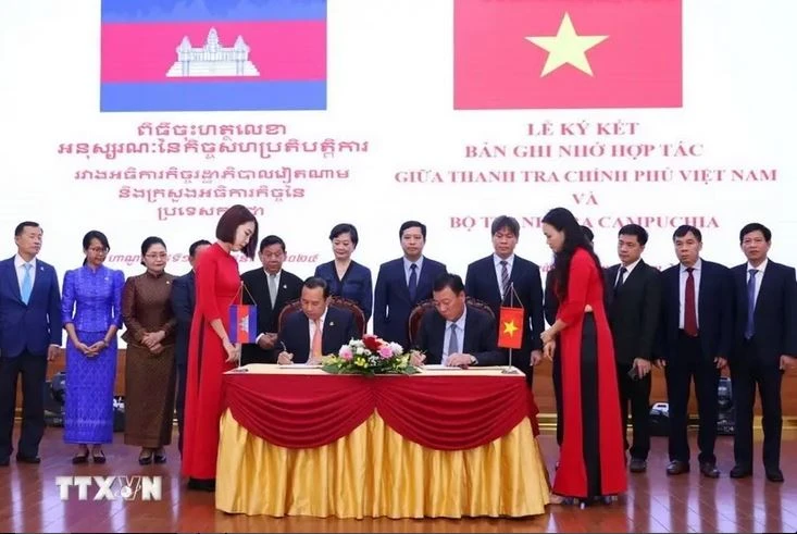 Lors de la cérémonie de signature du protocole d'accord de coopération. Photo: VNA