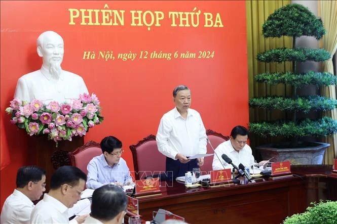 Le président Tô Lâm s’exprime lors de la troisième réunion du Comité directeur sur le bilan de certaines questions théoriques et pratiques sur l’œuvre de rénovation à orientation socialiste au cours des 40 dernières années au Vietnam. Photo : VNA