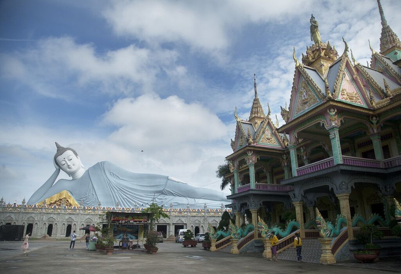 Les pagodes de Soc Trang attirent beaucoup de visiteurs. Photo : VNA