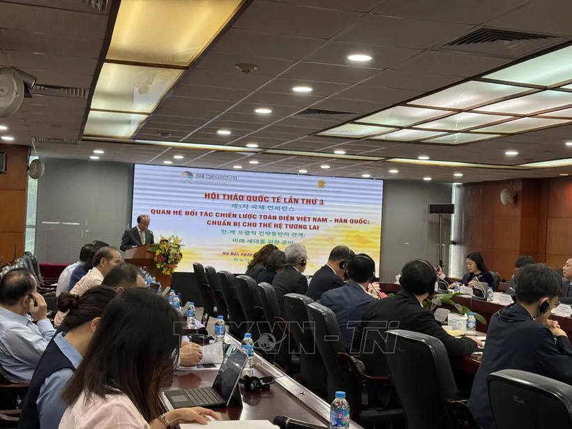 Le président de l’Académie des sciences sociales du Vietnam, le Docteur Phan Chi Hiêu, s’exprime lors du séminaire. Photo : VNA