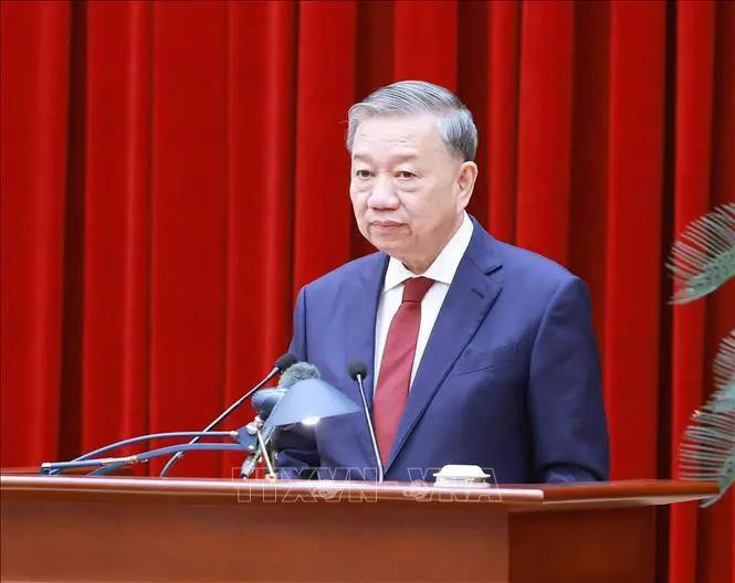 Le secrétaire général du Comité central du Parti Tô Lâm s’exprime en clôture du 8e Plénum du 13e Comité central du Parti, à Hanoi, le 25 novembre. Photo : VNA