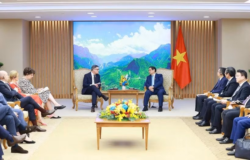 Le Premier ministre Pham Minh Chinh (à droite, au centre) et le ministre-président du Land de Hesse Boris Rhein, à Hanoi, le 28 novembre. Photo : VNA