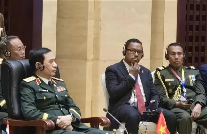 Le ministre de la Défense Phan Van Giang à la réunion informelle des ministres de la Défense ASEAN - États-Unis, à Vientiane, le 20 novembre. Photo : VNA