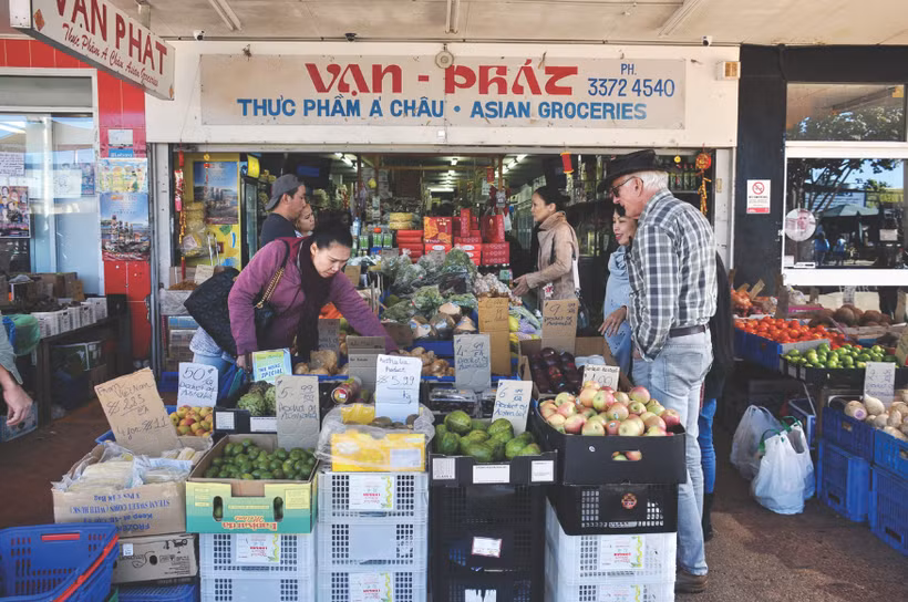 Dans un magasin de produits asiatiques d'une entreprise Viêt kiêu à Brisbane, en Australie. Photo : Hoài Nam/CVN