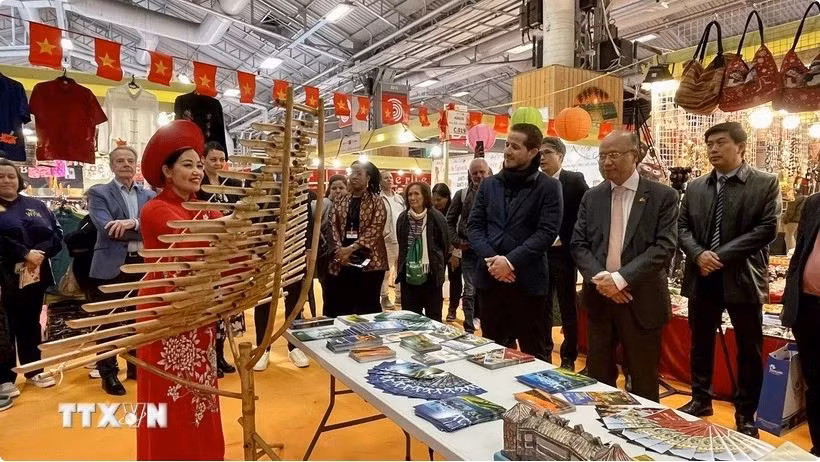 Au pavillon vietnamien à la Foire de Paris. Photo : VNA