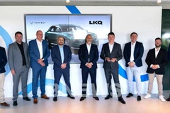 Le 2 mai, VinFast a annoncé une coopération stratégique avec LKQ Netherlands afin de développer son réseau de services de maintenance et d’après-vente pour véhicules électriques sur l’ensemble du territoire néerlandais. Photo: bnews.vn