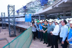 Le Premier ministre Pham Minh Chinh sur le chantier de construction de l’aéroport international de Long Thanh. Photo: VNA