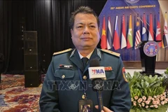 Le général de brigade Vu Hong Son, commandant de l’Armée de l’air et de la défense anti-aérienne du Vietnam, à la 22e Conférence des commandants de l’armée de l’air de l’ASEAN. Photo: VNA