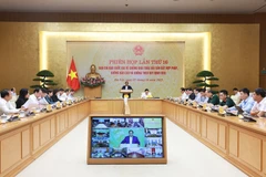 Le Premier ministre Pham Minh Chinh prend la parole lors de la réunion. Photo: VNA