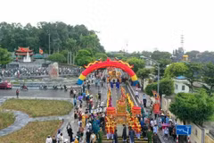 Cérémonie d’ouverture du festival du temple Cửa Ông, ville de Cẩm Phả, en 2024. Photo : VNA