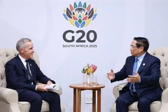 Le Premier ministre Pham Minh Chinh et son homologue canadien Mark Carney. Photo: VNA